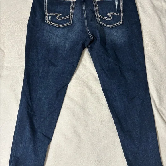 Plus size Silver Jeans Co. ® Suki dark wash
skinny jean in DARK SANDBLAST - Picture 2 of 7